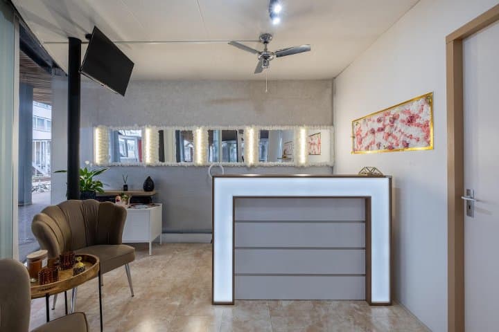 Crystal Beauty Salon