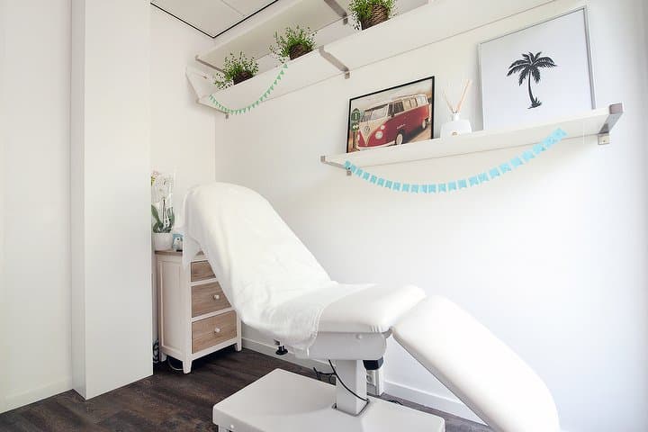 HILLS BRIGHT BEAUTY CENTRE