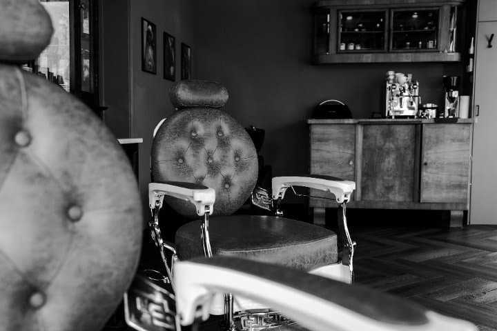 Juul's Barbershop