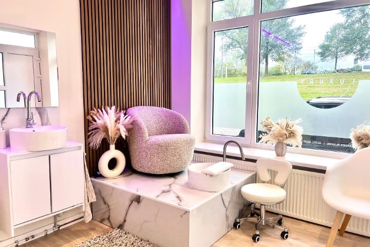 Manifest beauty bar