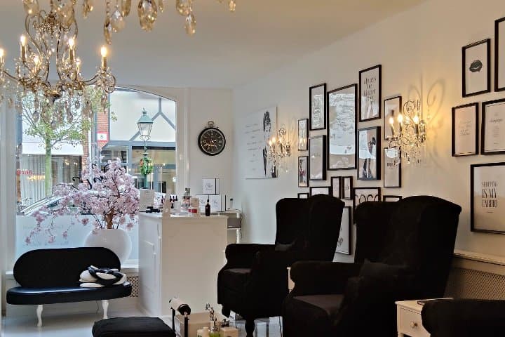 Chic Mani Pedi