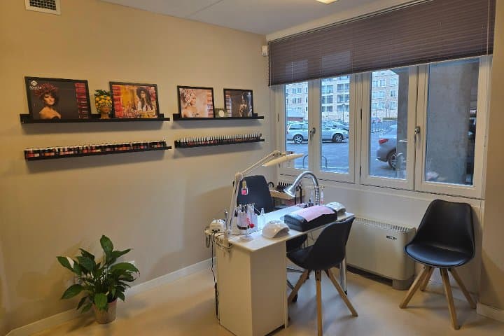 The Nail Lounge