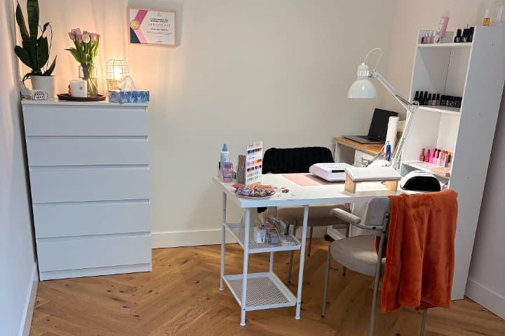 Eszter nail room