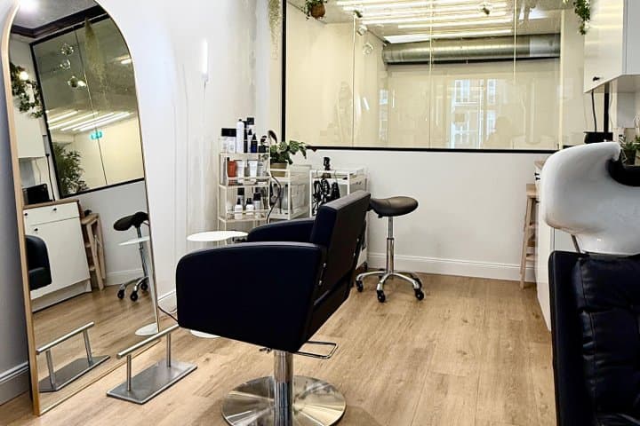 Maki hair salon