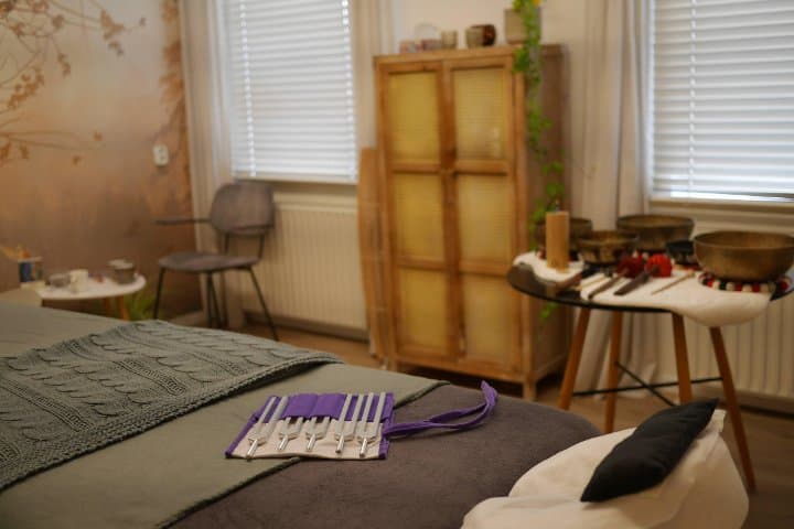 Roberto & Mengjia (Hypno)therapy with Reiki and Sound Healing
