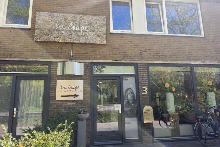 Blooming Nail Bar
