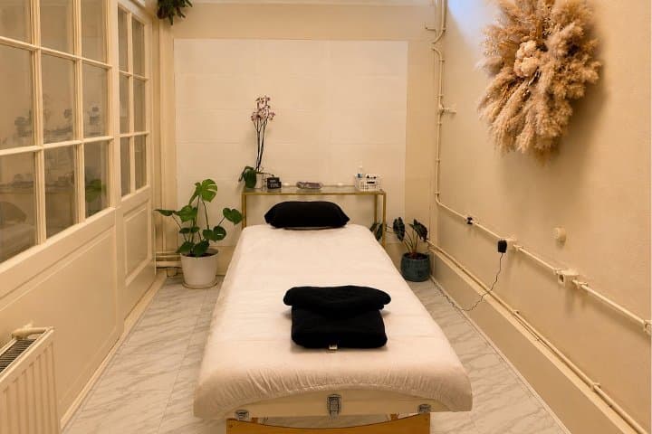 Ioni Medeiros Body Treatments (Women Only)