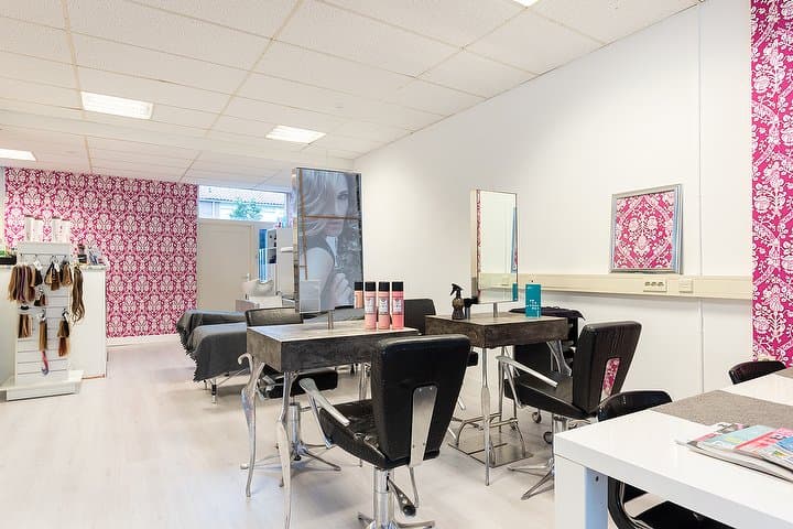 Glamour U Hair & Beauty