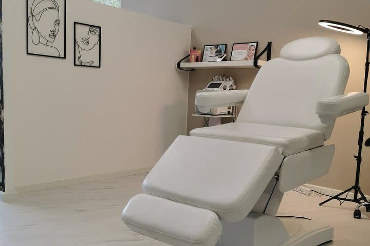 The Bold & The Beauty Bar