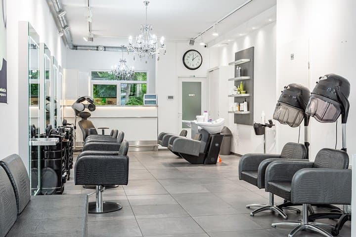 Roos Hair Center