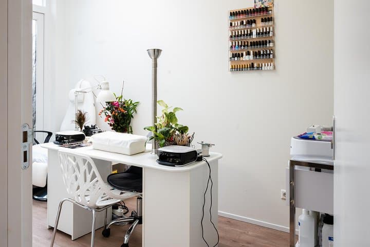 Suzie Nails & Pedicure