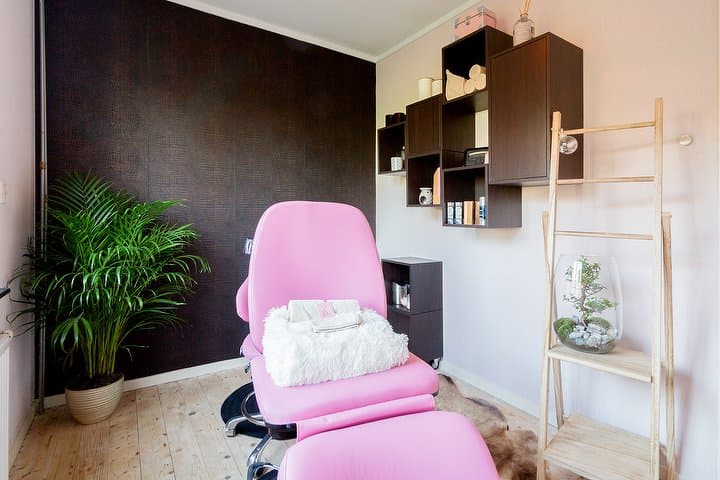 Beauty Parlour Ellen